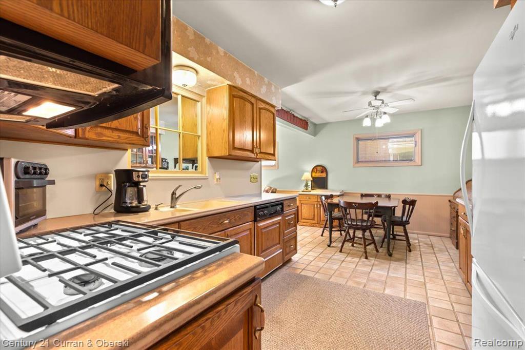 4669 PARKSIDE Boulevard, Allen Park, MI 48101 — Photo 12
