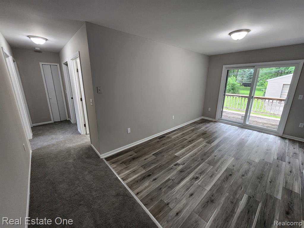 700 W GARDENIA Avenue, Madison Heights, MI 48071 — Photo 16