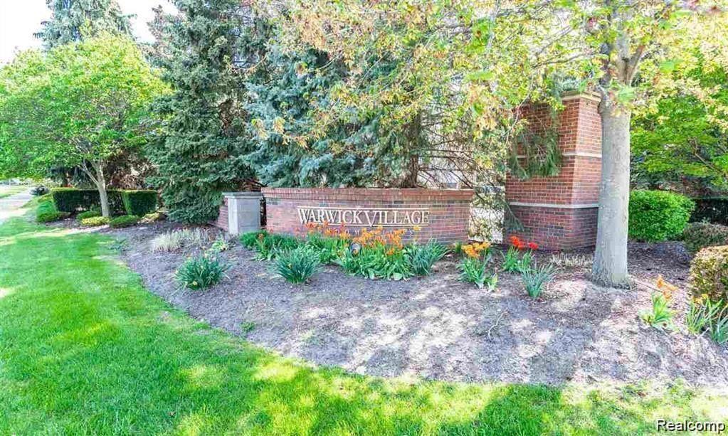 45622 WARWICK Drive, Macomb, MI 48044 — Photo 34