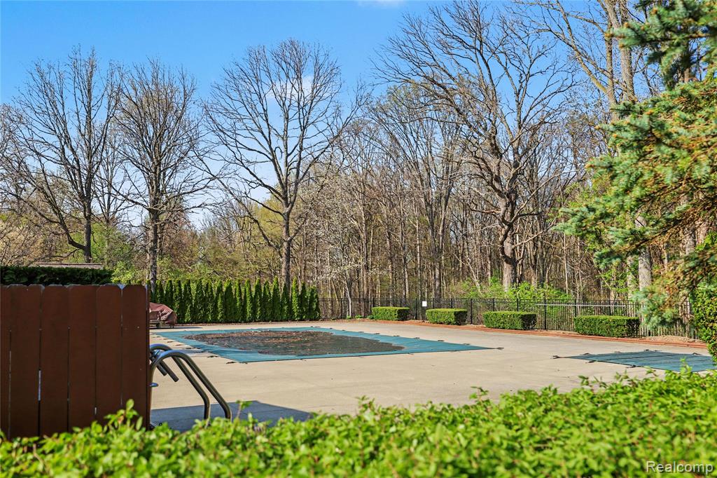 4578 Berkshire Drive, Sterling Heights, MI 48314 — Photo 33