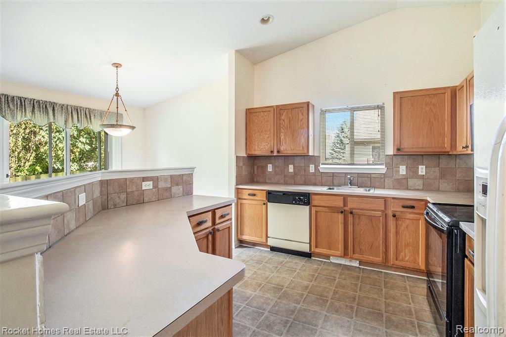 7256 MAPLELAWN Drive, Ypsilanti, MI 48197 — Photo 11