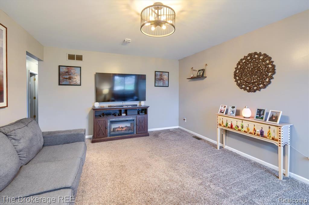 9475 Sandy Hollow Lane, Davison, MI 48423 — Photo 11