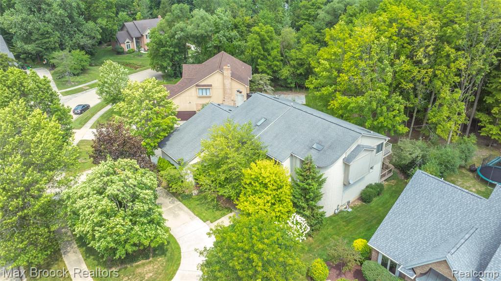 6067 Charles Drive, West Bloomfield, MI — Photo 2
