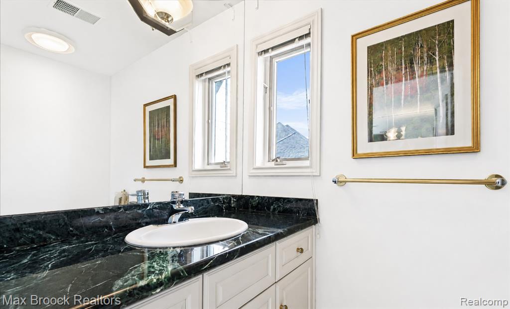 1832 Long Lake Shore Drive, Bloomfield Hills, MI 48302 — Photo 43