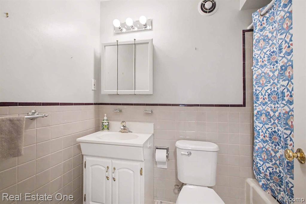 7251 Cottonwood Knoll, West Bloomfield, MI — Photo 11