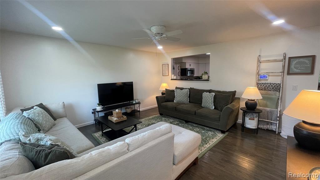 2966 Burlington Drive, Buena Vista, MI 48601 — Photo 3