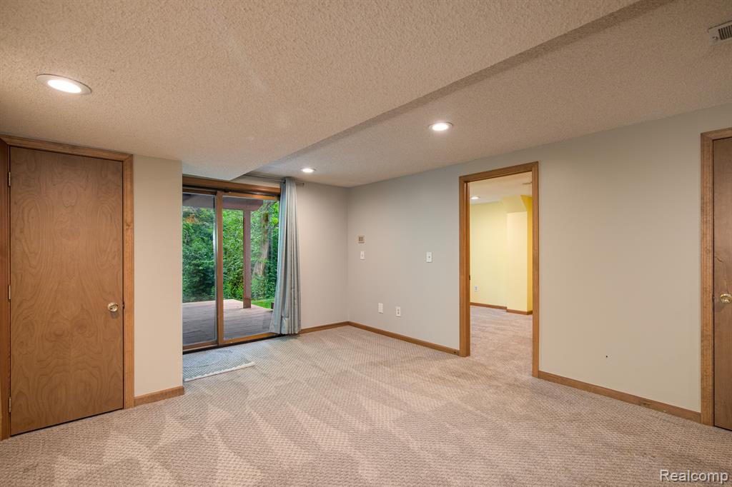 22140 River Ridge Trail, Farmington Hills, MI 48335 — Photo 18