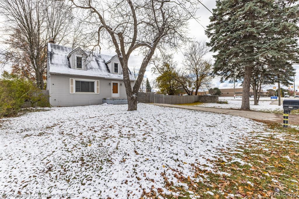 8056 Dawn Drive, Sterling Heights, MI 48314 — Photo 7