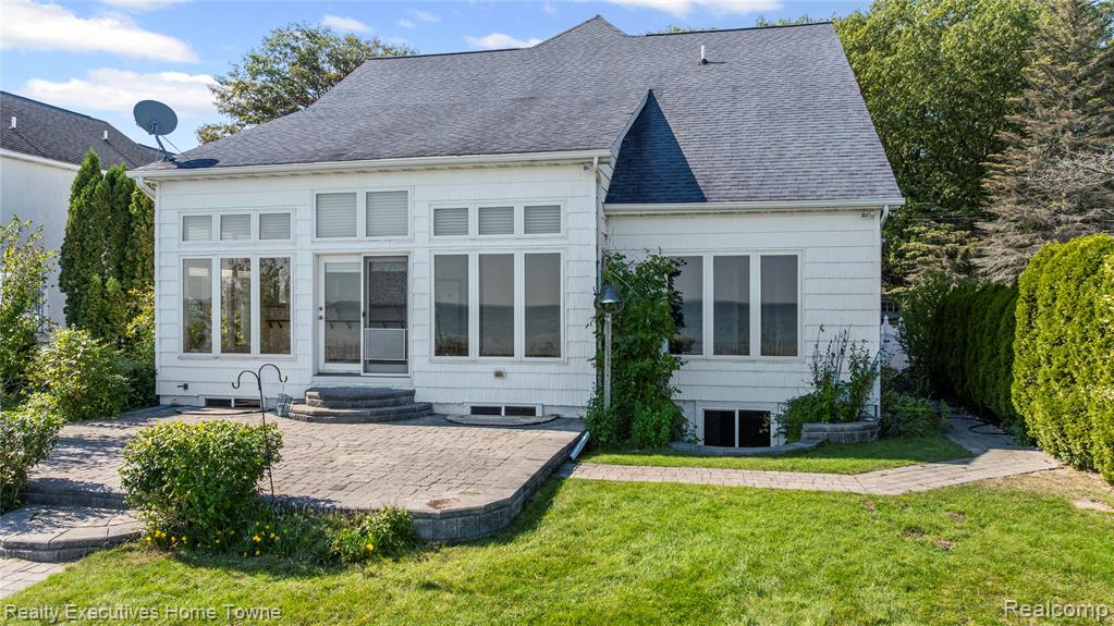 5802 Lakeshore Road, Fort Gratiot, MI 48059 — Photo 9