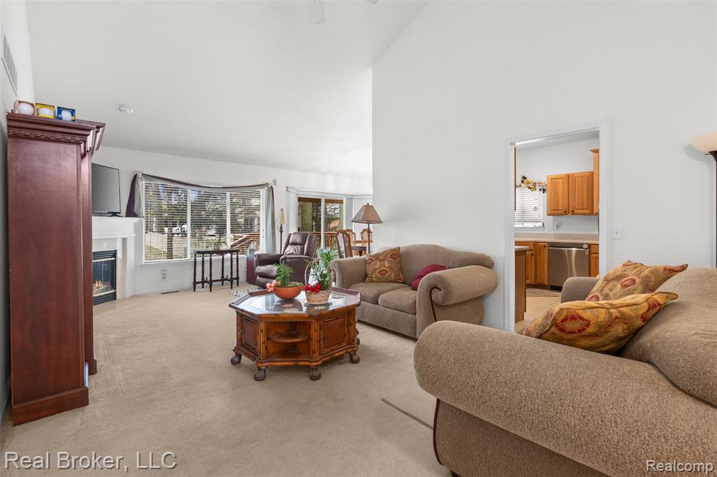 5776 Woodview Drive, 6, Sterling Heights, MI 48314 — Photo 7