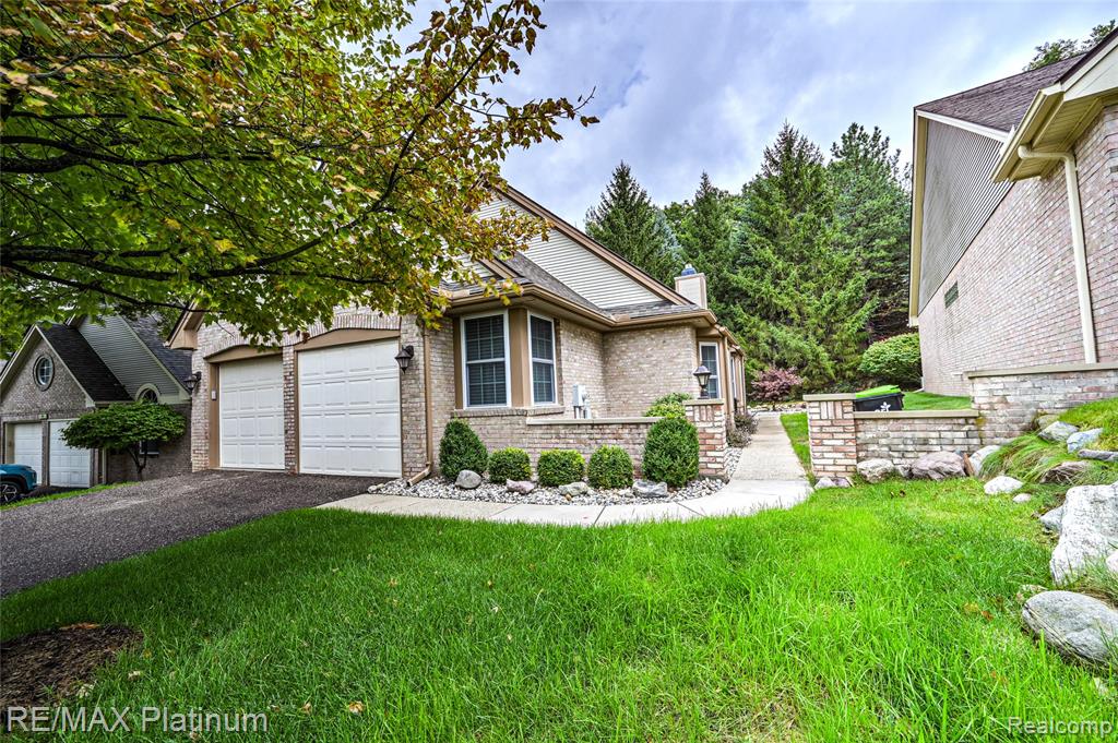 807 Whisperwood Drive, 70, Fenton, MI 48430 — front exterior