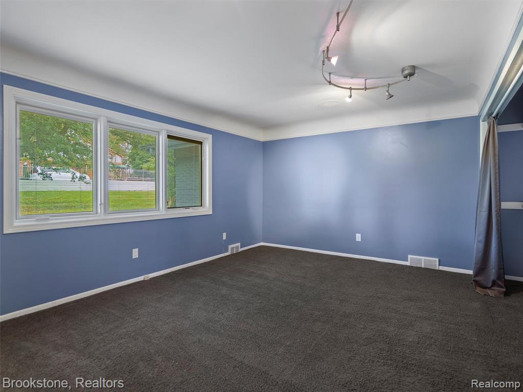 4820 Valley Vista Lane, Troy, MI 48098 — Photo 32