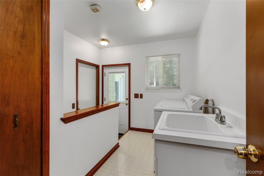 10100 Bridge Lake Road, Clarkston, MI 48348 — Photo 20