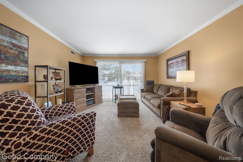 833 BLOOMFIELD VILLAGE Boulevard, #B, Auburn Hills, MI 48326 — Photo 2