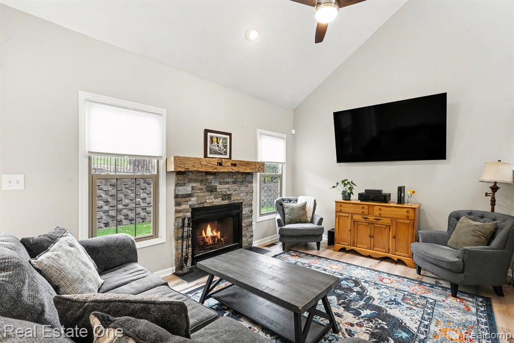 817 Woodridge Hills Drive, Brighton, MI, 48116