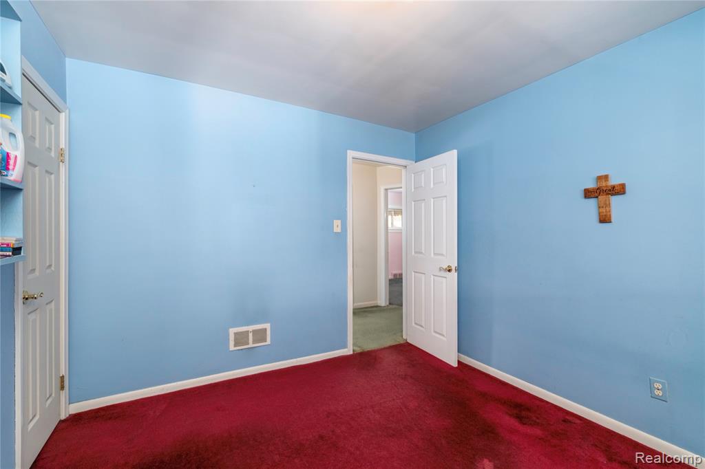 9042 Harrison Street, Livonia, MI 48150 — Photo 22