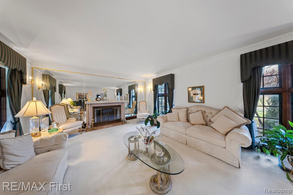 725 W BOSTON Boulevard, Detroit, MI 48202 — Photo 10
