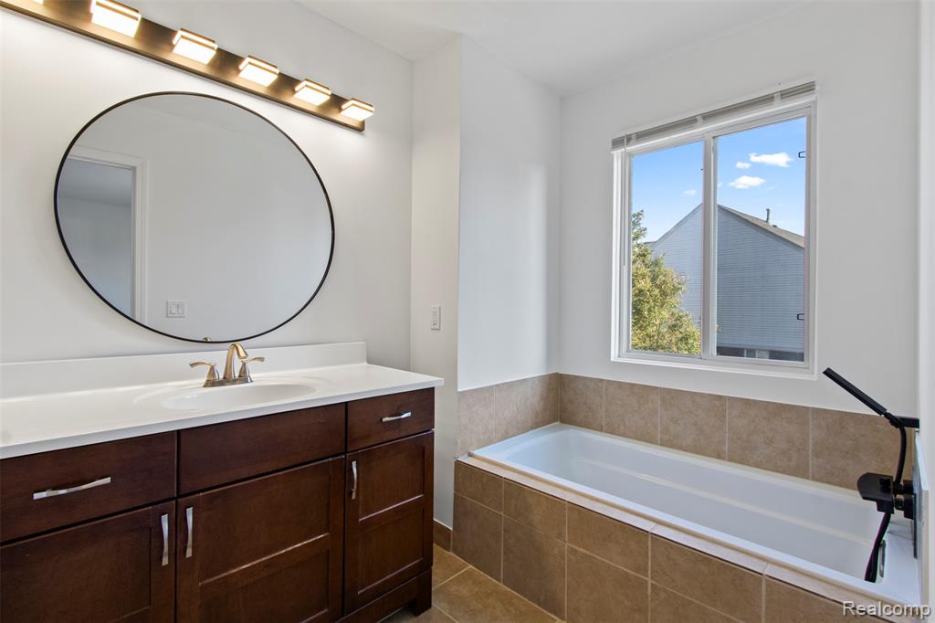 758 Pine Ridge Lane, Madison Heights, MI 48071 — Photo 21