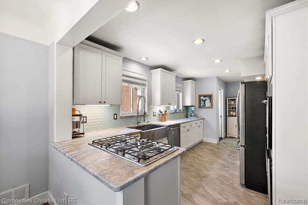 816 W Baker Avenue, Clawson, MI — Photo 20