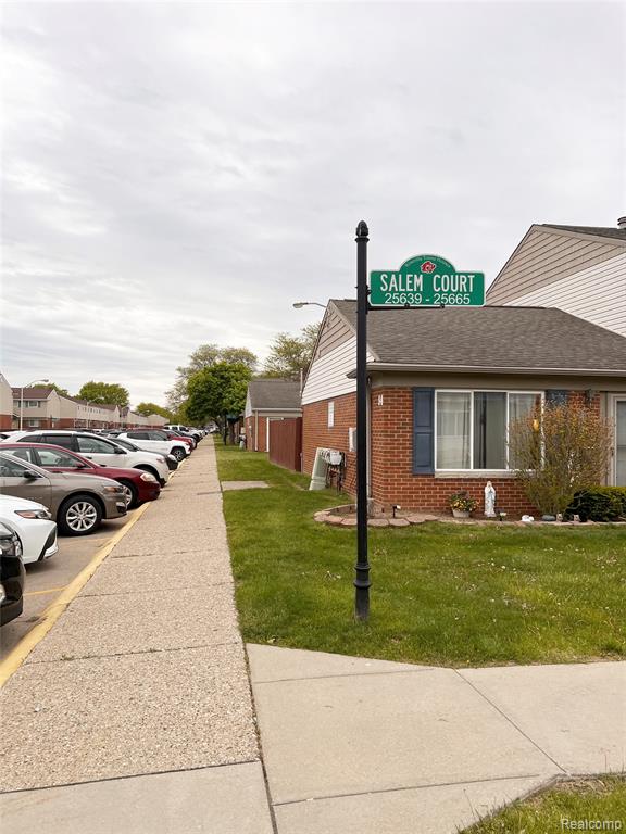 25647 Salem, 102, Roseville, MI 48066 — Photo 18