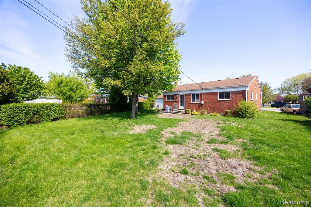 5646 Cambourne Street, Dearborn Heights, MI 48127 — Photo 9