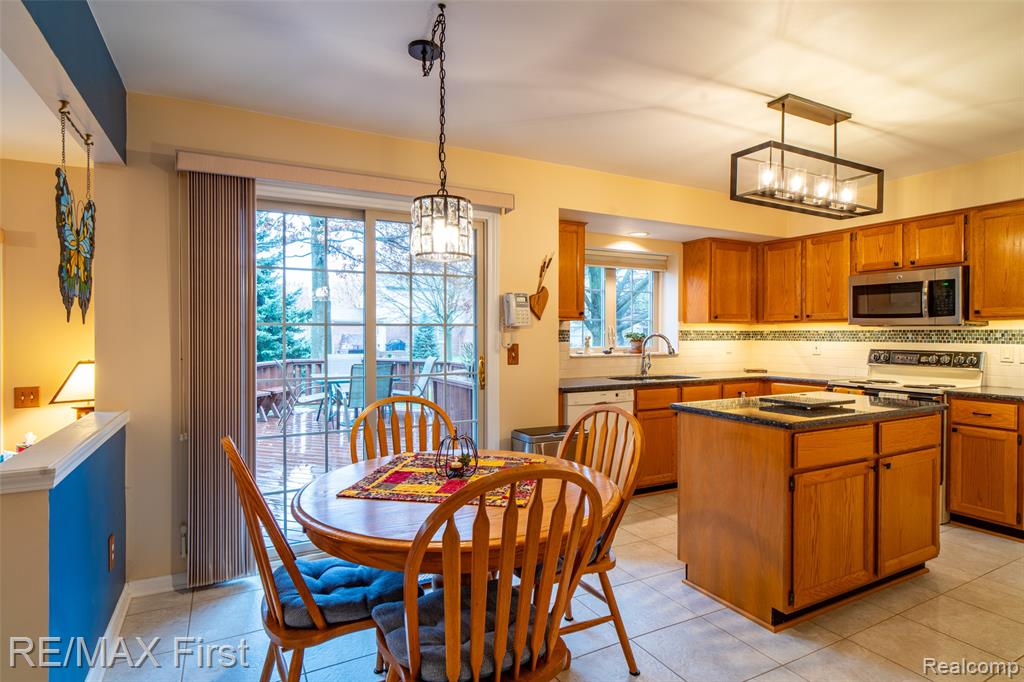 6676 Lambeth Way, Canton, MI 48187 — Photo 16