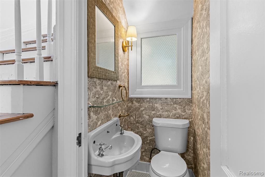 806 W Oliver Street, Owosso, MI 48867 — Photo 18
