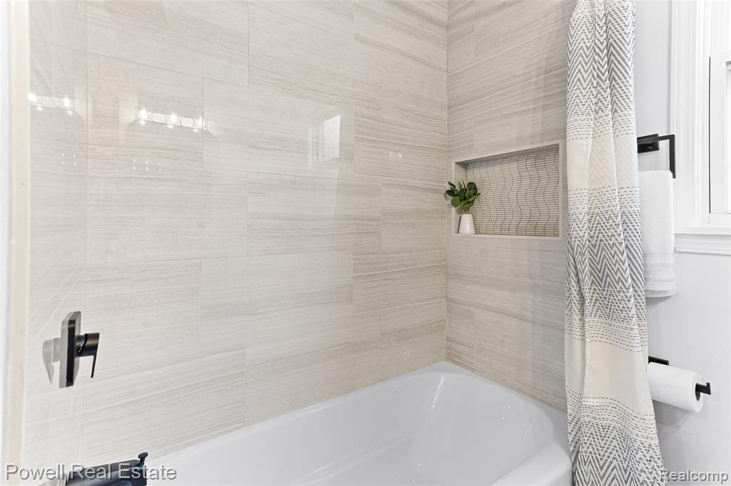 9015 Cloverlawn Street, Detroit, MI 48204 — Photo 18