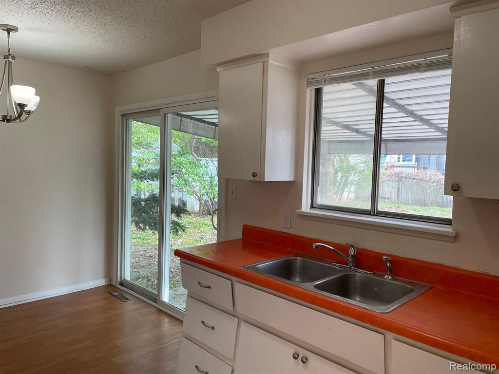 902 DELL Avenue, Flint, MI 48507 — Photo 10