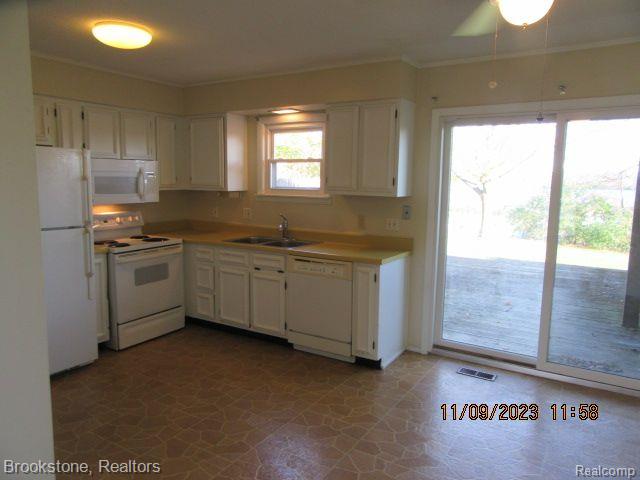 13229 LAKE POINT Boulevard, Belleville, MI 48111 — Photo 6