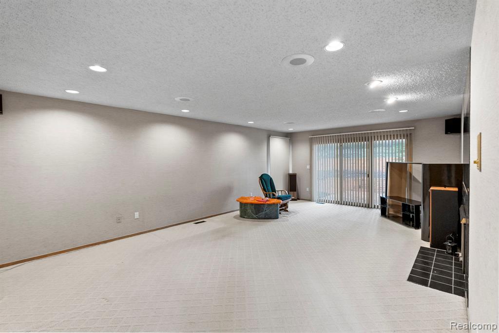5322 Pond Bluff Drive, West Bloomfield, MI 48323 — Photo 20