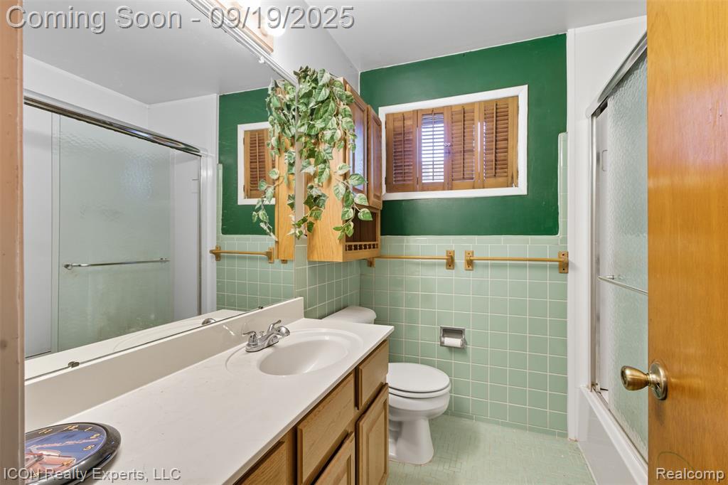 8843 Headley Drive, Sterling Heights, MI 48314 — Photo 11