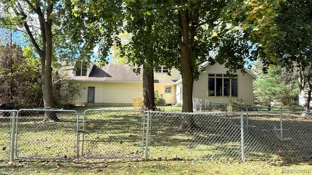 3570 Strawberry Lane, Port Huron, MI 48060 — Photo 34