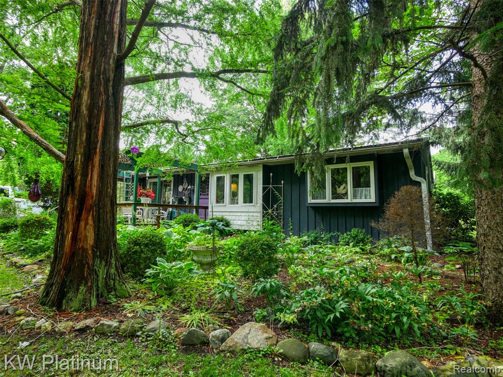 6636 Broadbridge Road, Cottrellville, MI — Photo 3