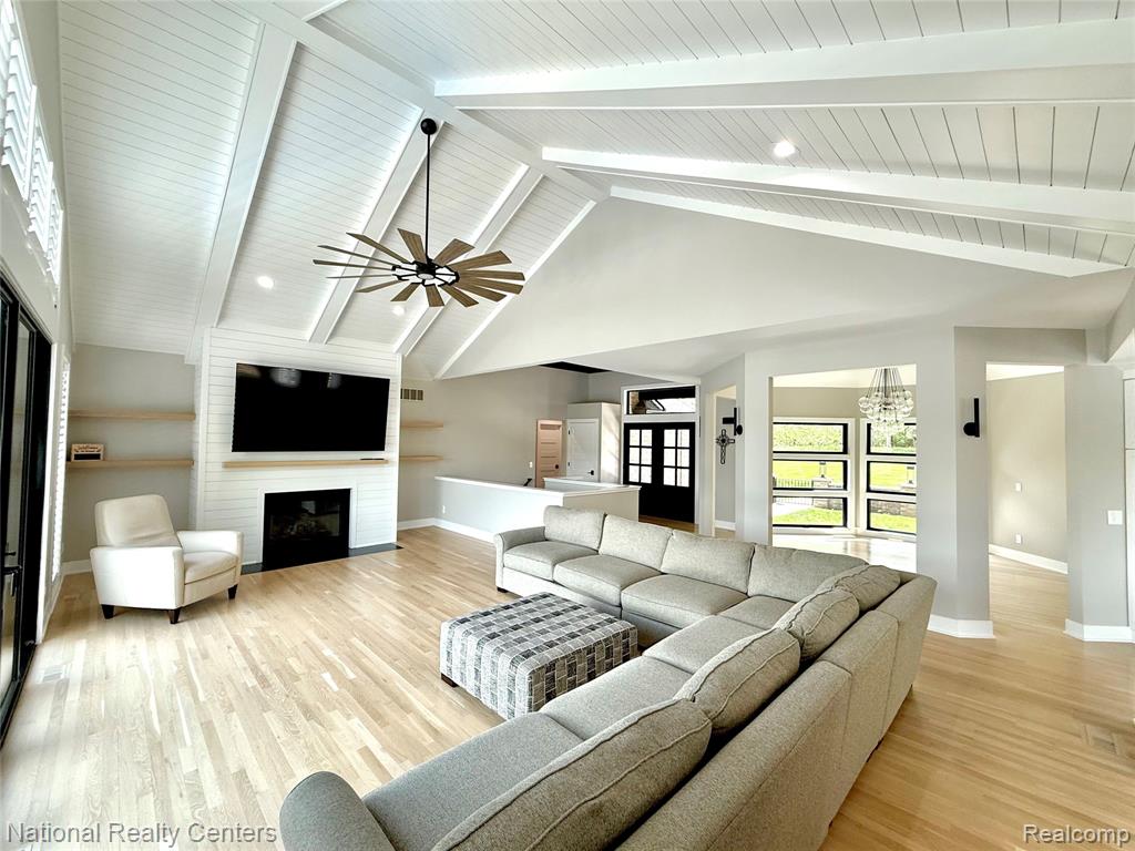 7050 Lake Shannon Court, Fenton, MI 48430 — Photo 14