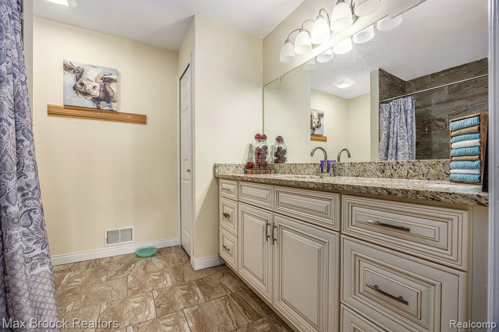 205 JONATHON Drive, Almont, MI 48003 — Photo 18