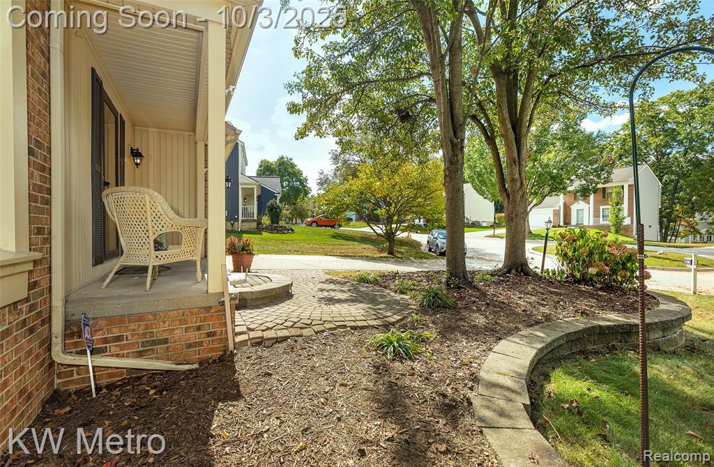435 Thornridge Court, Rochester Hills, MI 48307 — Photo 4