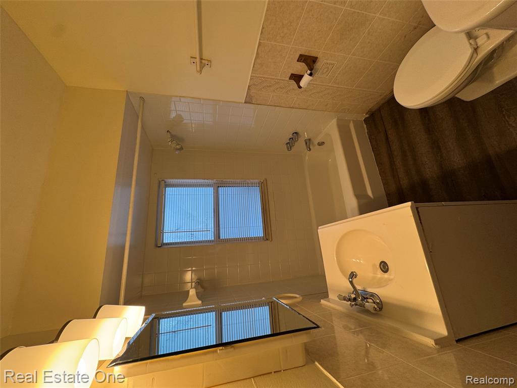 7535 Meadow Avenue, Warren, MI 48091 — Photo 11
