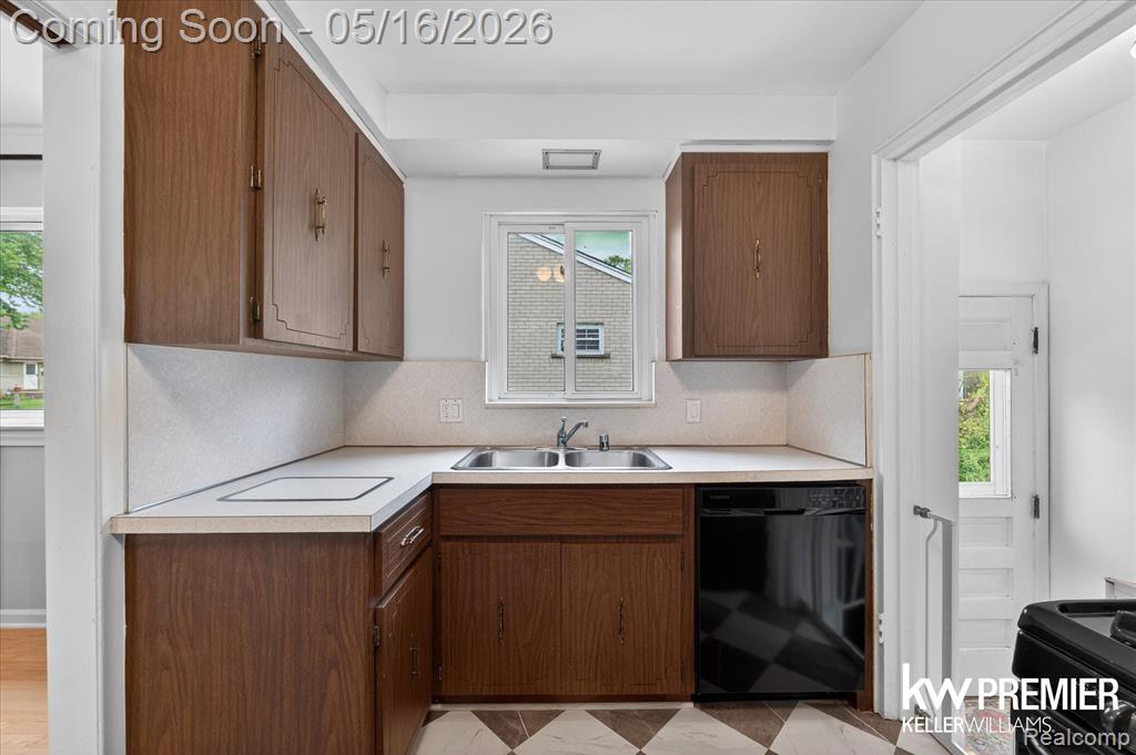 23260 Oneida Street, Oak Park, MI 48237 — Photo 9