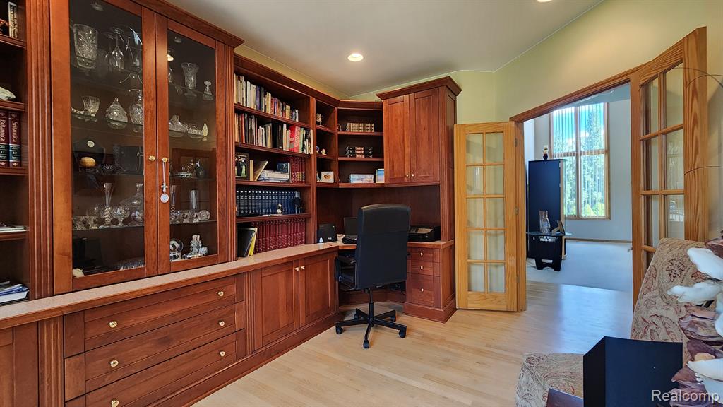 49828 SHELBY CREEK Drive, Shelby Twp, MI 48317 — Photo 8