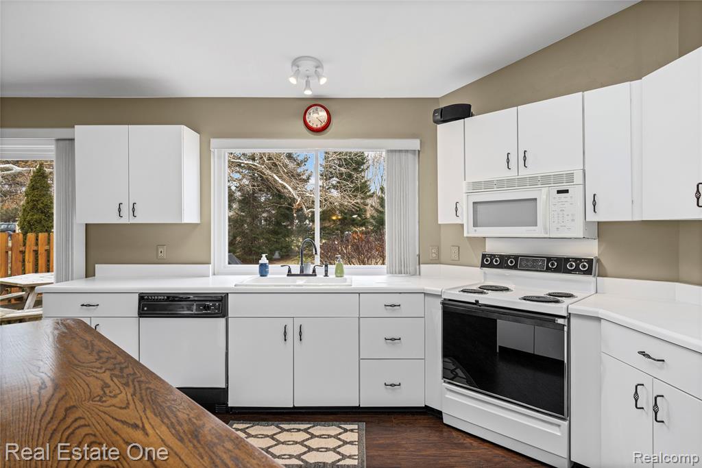 6335 Stonehearth Pass, Grand Blanc, MI 48439 — Photo 15
