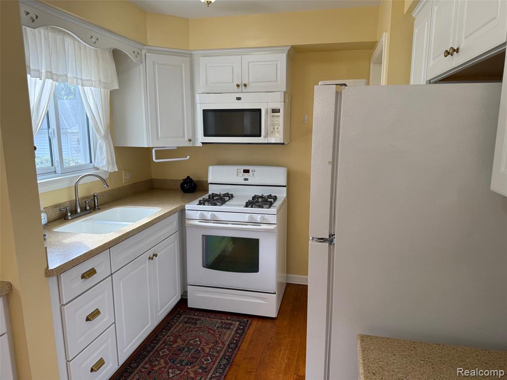 8060 Standard, Center Line, MI 48015 — Photo 14