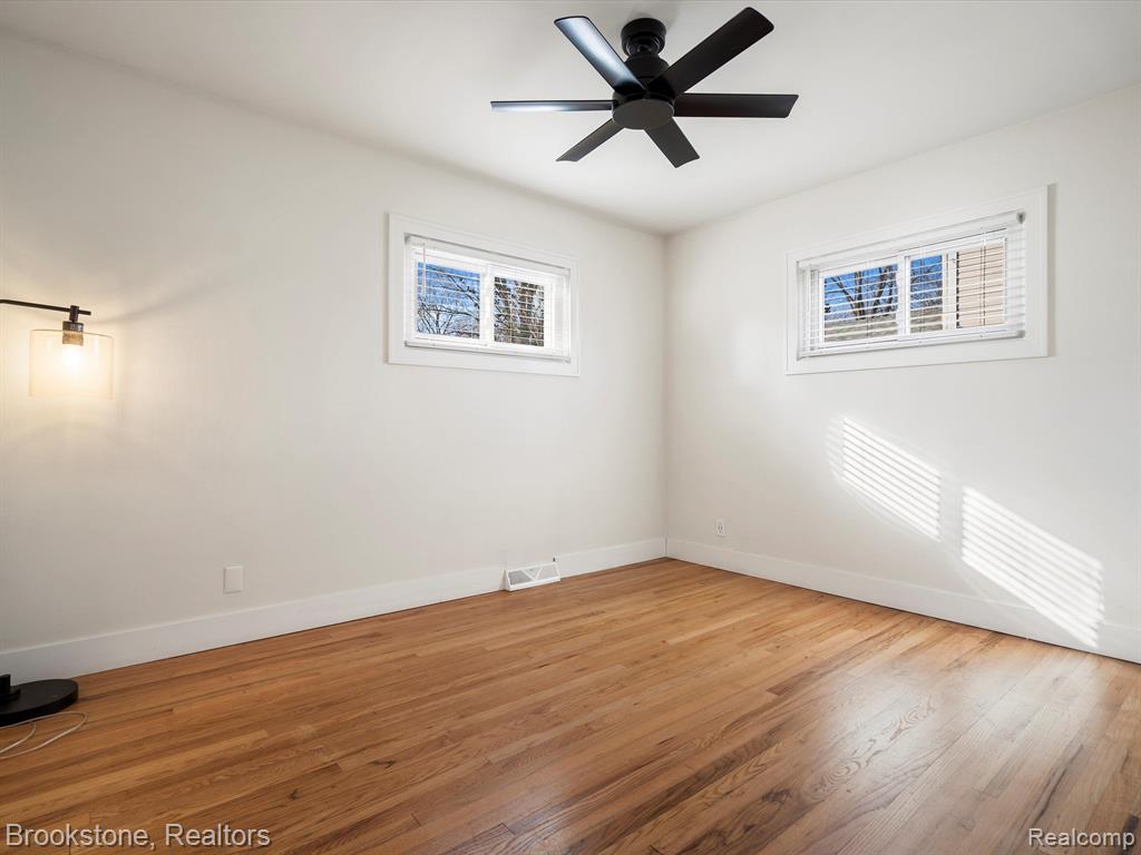 52421 WASHINGTON Street, New Baltimore, MI 48047 — Photo 11