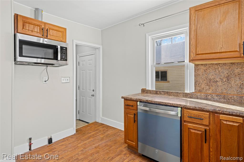 943 Premont Avenue, Waterford, MI 48328 — Photo 12