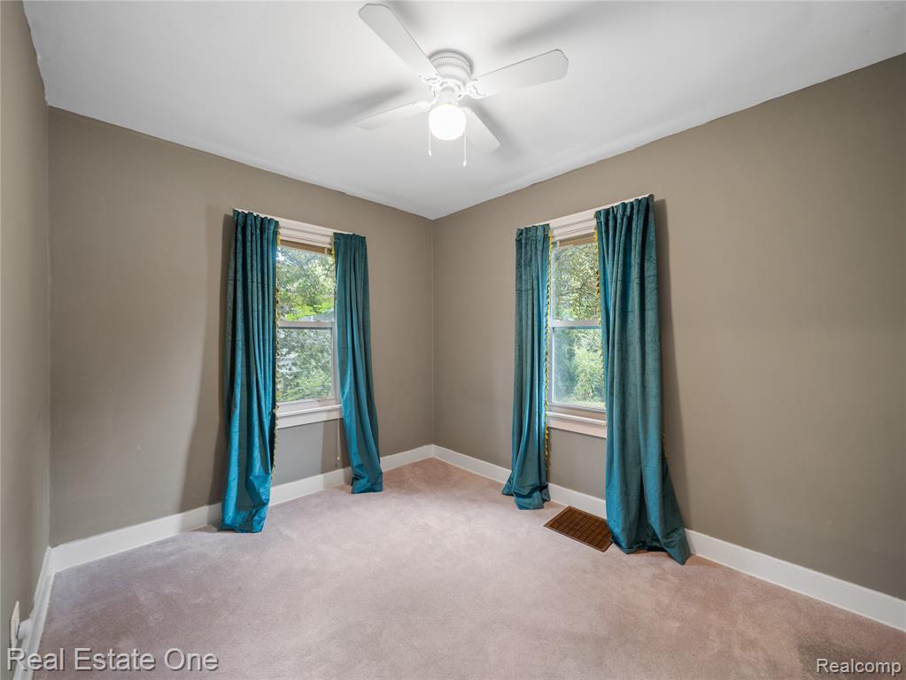 609 N Michigan Avenue, Howell, MI 48843 — Photo 13