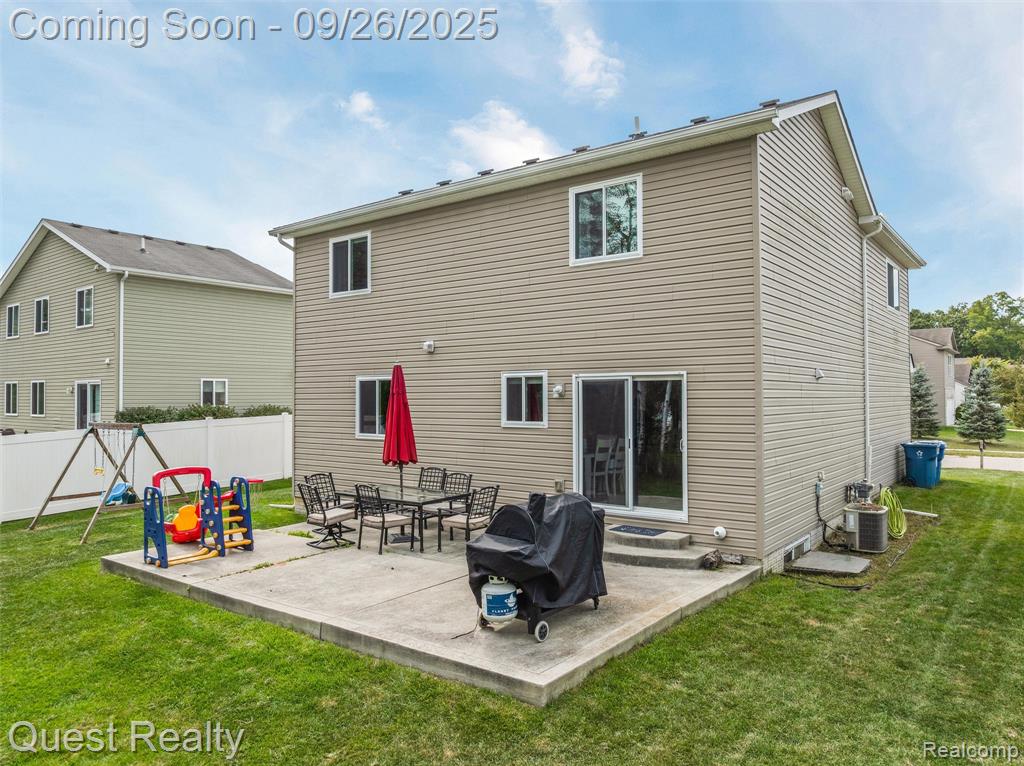 70 Fountain Park Drive, Waterford, MI 48327 — Photo 29