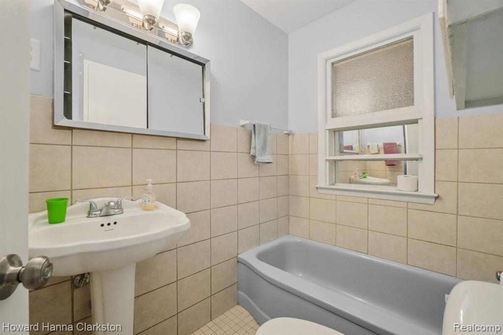 5506 Cruse Avenue, Waterford, MI 48327 — Photo 13