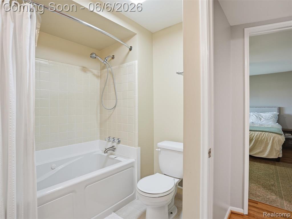 6623 Pine Eagle Lane, West Bloomfield, MI — Photo 17