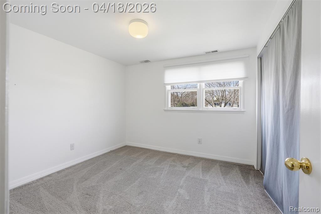 5585 Castleton Drive, West Bloomfield, MI — Photo 11