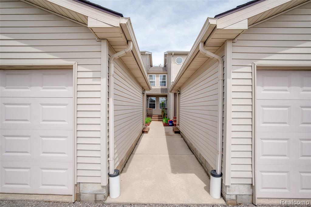 5026 Harbor Oak Drive, Waterford, MI 48329 — Photo 22